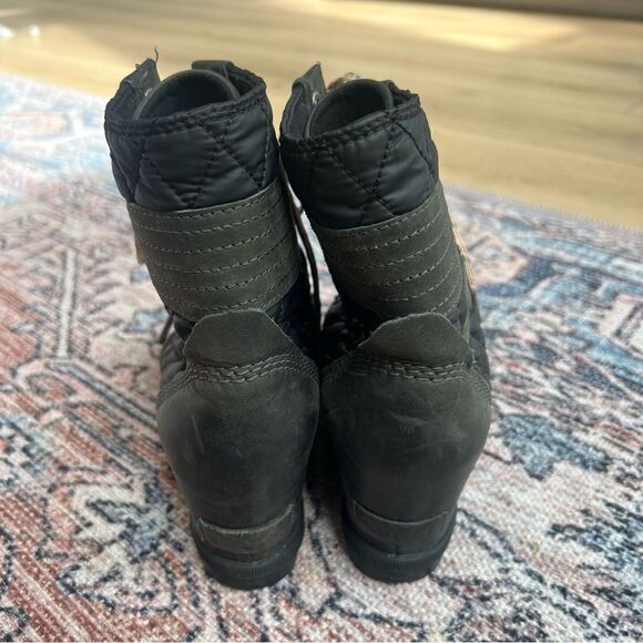 Sorel Lexi Wedge Boot Olive Green and Black Quilted Leather Ankle Boots Size 8 - Picture 3 of 10